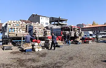 Ağrı'da kışlık soğan ve patates telaşı devam ediyor