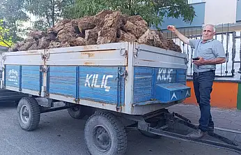 Ağrı'da kışlık tezekler satışa çıktı: Bir römorku 5 bin lira