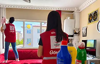 Ağrı'da Kızılay gönüllüleri bu kez temizlik için kapı çaldı