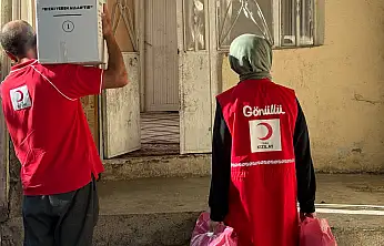 Ağrı'da Kızılay gönüllüleri kapı kapı dolaşıp sofralara destek oldu