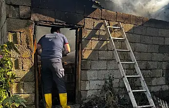 Ağrı'da kömürlük yangını paniğe neden oldu
