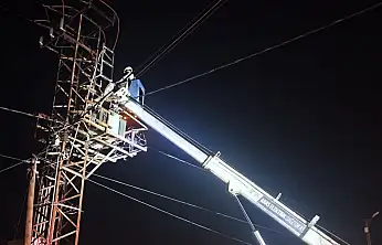 Ağrı'da korku dolu gece! Trafo patladı, mahalleli geceyi ayakta geçirdi