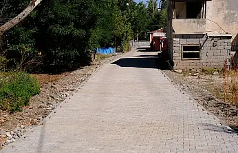 Ağrı'da köy yolları yenileniyor