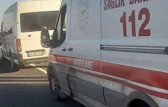 Ağrı'da lastiği patlayan araçta kaza: 1'i ağır 3 yaralı