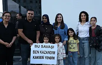 Ağrı'da Lösemiyi yenen Aygül için gökyüzüne balonlar bırakıldı