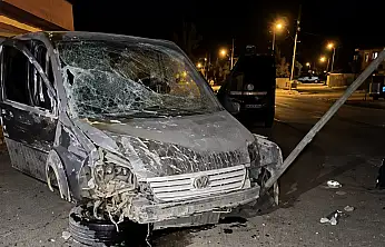 Ağrı'da mahalle halkı korkuyla uyandı! Takla atan araç pert oldu