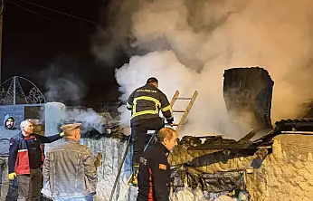 Ağrı'da mahalleliyi korkutan yangın