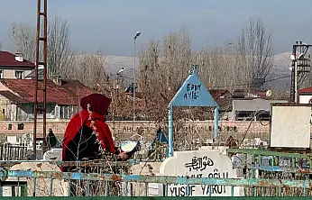 Ağrı'da mezarlık geleneği sessizleşti, merhamet eksilmedi