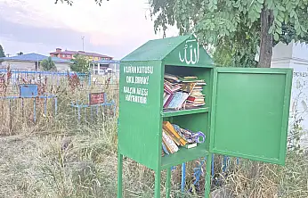 Ağrı'da mezarlıktaki Kur'an kutusu vatandaşlardan yoğun ilgi görüyor