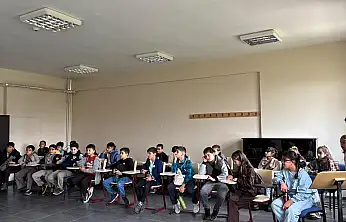 Ağrı'da minik öğrenciler üniversite sıralarıyla tanıştı