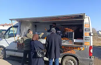 Ağrı'da mobil tatlı aracı dikkat çekiyor