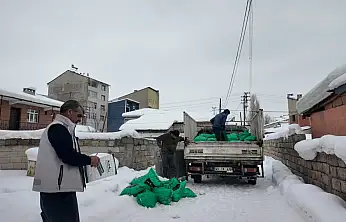 Ağrı'da onlarca haneye 40 ton kömür ulaştırıldı