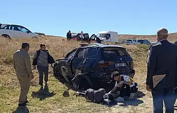 Ağrı'da otomobil şarampole uçtu! 3 yaralı var