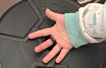 Ağrı'da parmağı spor aletine sıkışan çocuk için ekipler seferber oldu