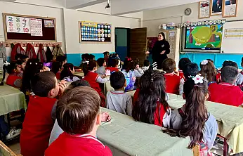Ağrı'da polis öğrencileri ve velileri bilinçlendirdi