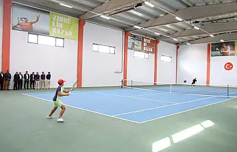 Ağrı'da raketler şampiyonluk için korta çıktı