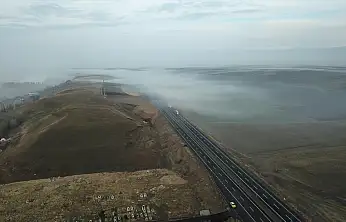Ağrı'da sabah sis çöktü trafikte görüş mesafesi düştü