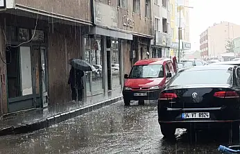 Ağrı'da sağanak yağış hayatı olumsuz etkiledi