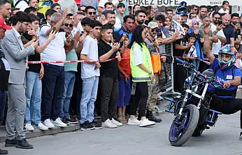 Ağrı'da şampiyona heyecanı! Motosiklet gösterisi nefes kesti