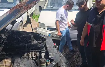 Ağrı'da seyir halindeki otomobil alev aldı