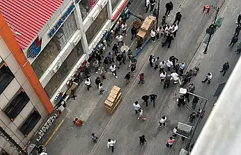 Ağrı'da sopalı kavgada cadde karıştı