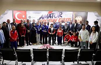Ağrı'da sporun enleri ödüllendirildi! Ahmet Çelebi'ye teşekkür plaketi