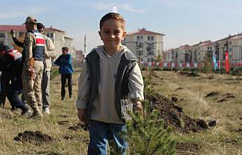 Ağrı'da toprak umutla buluştu binlerce fidan geleceğe nefes oldu