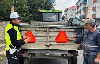 Ağrı'da traktör sürücülerine hayati uyarı: Reflektörsüz yola çıkmayın!