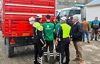 Ağrı'da traktör sürücülerine reflektör ve ROPS uyarısı yapılıyor