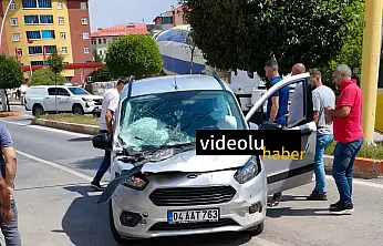 Ağrı'da traktörle araç çarpıştı, römork devrildi