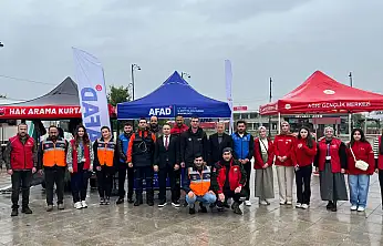 Ağrı'da tüm kamu kurumları ve okullarda eş zamanlı deprem tatbikatı yapıldı
