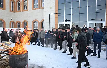 Ağrı'da üniversite öğrencileri final öncesi stres attı