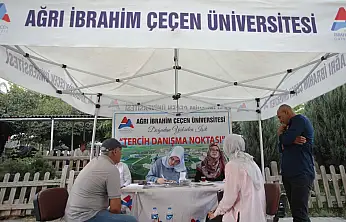 Ağrı'da üniversite tanıtım standı yoğun ilgi görüyor