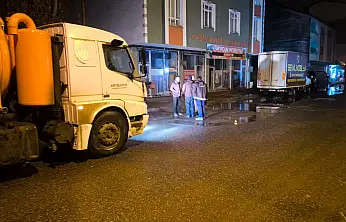 Ağrı'da yağışlar etkisini sürdürürken ekipler hazır bekliyor