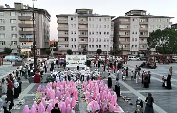 Ağrı'da yüzlerce çocuk namaz için yürüdü: Kent meydanında buluştular