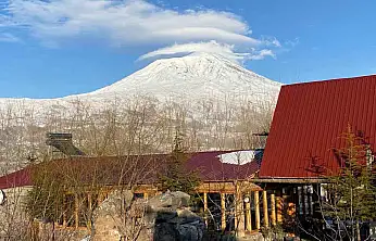 Ağrı Dağı bu kez zirvesindeki mercek bulutuyla dikkat çekti