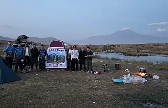 Ağrı Dağı eteklerinde doğayla iç içe kamp