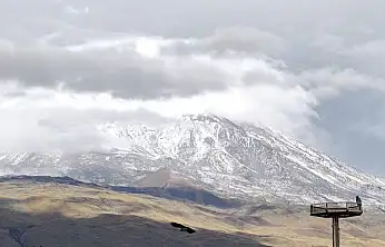 Ağrı Dağı'na kar yağdı, Zirve Paradise'de şömine sezonu açıldı