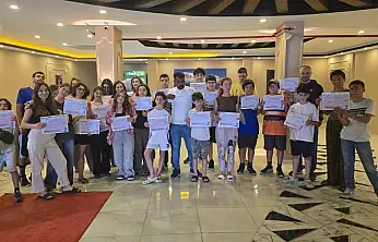 Ağrı Dağı'na tırmanan çocuklara sertifikaları verildi