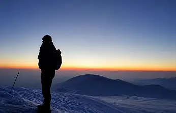 Ağrı Dağı'nda tarihi sabah! Ezan sesi 5 bin 137 metreden yükseldi