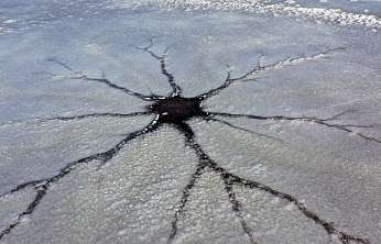 Ağrı Dağı'ndan gelen sular dondu, sulak alanlar sessizliğe gömüldü