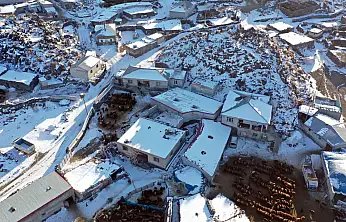 Ağrı Dağı'nın eteklerindeki köyler beyaza büründü