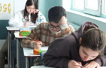 Ağrı Doğa Koleji'nde öğrenciler bursluluk sınavında ter döktü