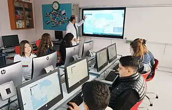 Ağrı Doğa Koleji'nde öğrenciler coğrafyayı dijital haritalarla öğrendi