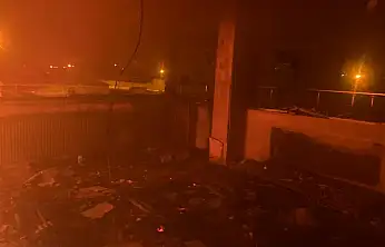 Ağrı Doğubayazıt'ta alevler sokağı aydınlattı