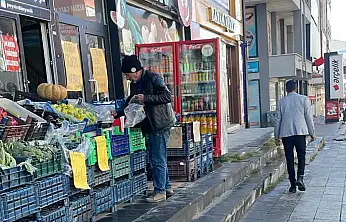 Ağrı esnafı her sabah aynı sorunla karşı karşıya