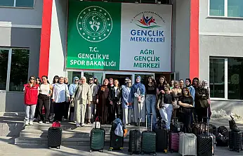 Ağrı Gençlik Merkezi'nden gençler Hakkari ve Afyon kamplarına uğurlandı