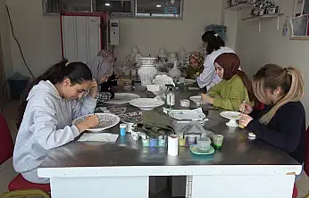 Ağrı Halk Eğitimi Merkezi'nde kadınlar eğitimle güçleniyor