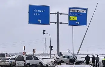 Ağrı havalimanı kavşağında kaza: 5 yaralı