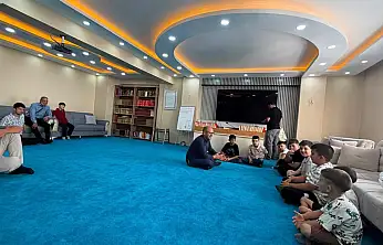 Ağrı İl Vaizi Dursun'dan Ahmed-i Hani Camii'ne anlamlı ziyaret